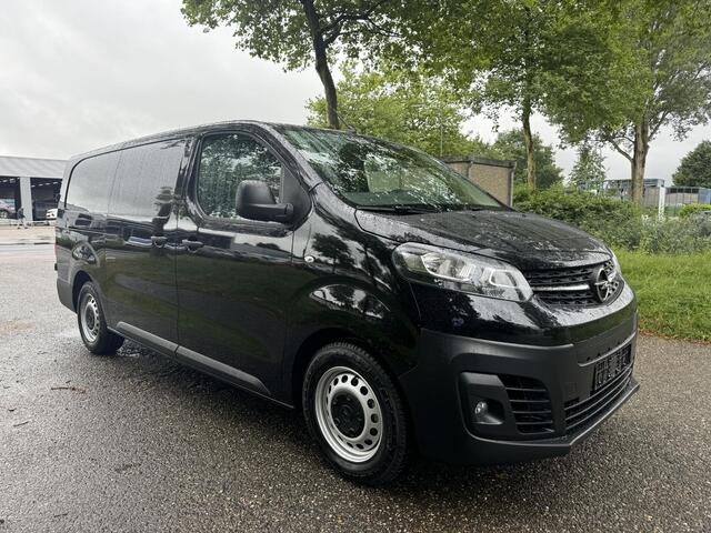 Opel VIVARO Vivaro-e L3 75 kWh 136pk AUTOMAAT | ACTIE OP = OP! | 2-zits | Passagiersstoel voorin | NAVI | Multimedia | Carplay | Parkeersensoren achter | ECall pakket met voorverwarmen | Bestuurdersstoel comfort | Reservewiel | van ¤48.685 voor ¤31.995 | N0001