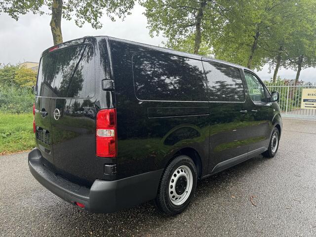 Opel VIVARO Vivaro-e L3 75 kWh 136pk AUTOMAAT | ACTIE OP = OP! | 2-zits | Passagiersstoel voorin | NAVI | Multimedia | Carplay | Parkeersensoren achter | ECall pakket met voorverwarmen | Bestuurdersstoel comfort | Reservewiel | van ¤48.685 voor ¤31.995 | N0001
