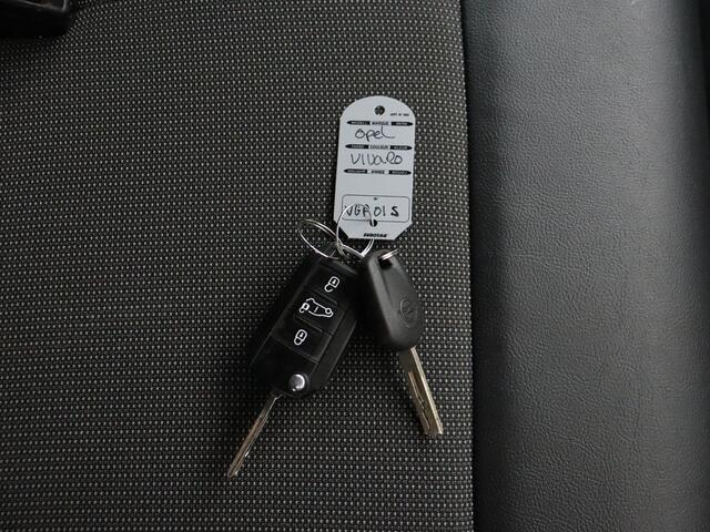 Opel VIVARO 2.0CDTI 122PK Lang Edition | Imperiaal | Trekhaak | Navigatie | Camera | 3-Persoons | Betimmering