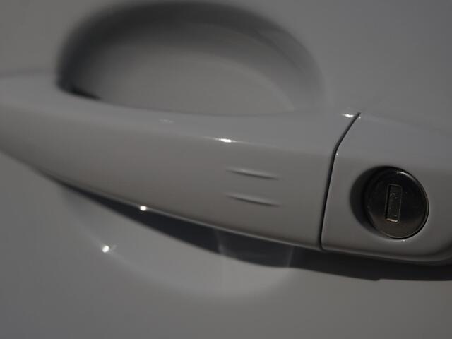 Opel VIVARO Electric 75 kWh Dubbele Cabine | 2x schuifdeur | 0% rente | 8 jaar garantie | Dynamic Surround View Pakket| Comfort Pakket | Exterieur Pakket | Winterpakket | Apple Carplay | rondom zicht camera's | LM velgen | Dodehoek detectie | parkeersensoren voor & a