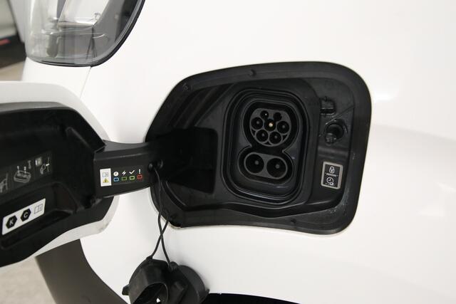 Opel VIVARO Vivaro-e L2H1 75 kWh | SOH 90% | Snelladen | Airco | Cruise | 3-Zits | Carplay | Navi | Parkeersens.