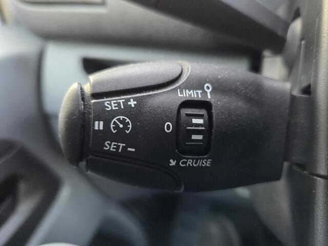 Opel VIVARO Vivaro-e L2 Innovation 50 kWh 9-Persoons Airco Cuisecontrol Accucertificaat aanwezig