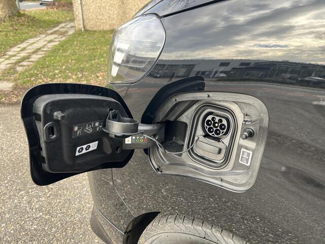 Opel VIVARO Electric L3 75 kWh 136pk DC | Dubbele Cabine | STX SPORT | Lederen bekleding STX | STX Pakket | Dakspoiler | Sideskirts | 18 inch zwarte velgen | City Pakket | Comfort Pakket | Exterieur Pakket | Full ECO LED verlichting | Winter Pakket | Houten afwerking