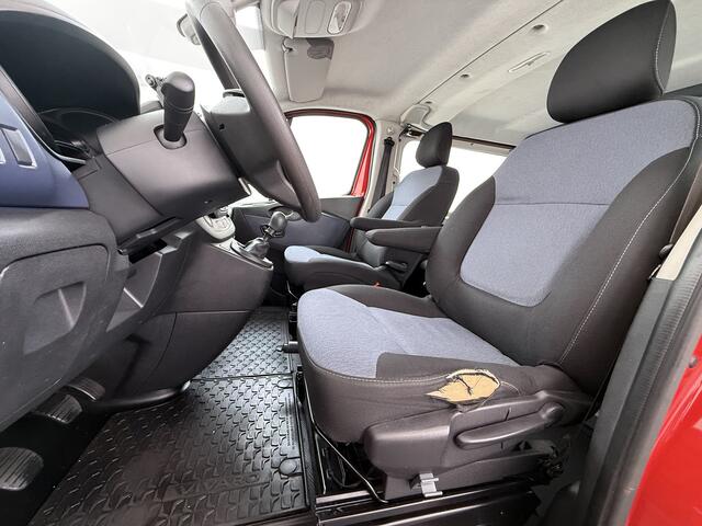 Opel VIVARO D126PK Dubbele Cabine 5-Persoons L2H1 Euro 6 Trekhaak Camera Navi Airco Cruise Control Pdc 1.6CDTI Betonplex Vloer Schuifdeur Achterdeuren Regen-Lichtsensor 1e Eigenaar Origineel Nederlandse Auto Dealeronderhouden 2.000kg trekvermogen