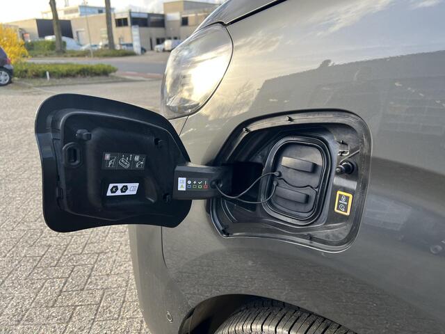 Opel VIVARO Electric L3 75 kWh 136pk | ACTIE! | 8 jaar garantie | 0% financial lease| NAVI | Apple Carplay | Android Auto | Parkeersensoren voor- en achter | Achteruitrijcamera | Dode hoek detectie | Mistlampen | Licht- en regensensor | Automatische verlichting | Dig