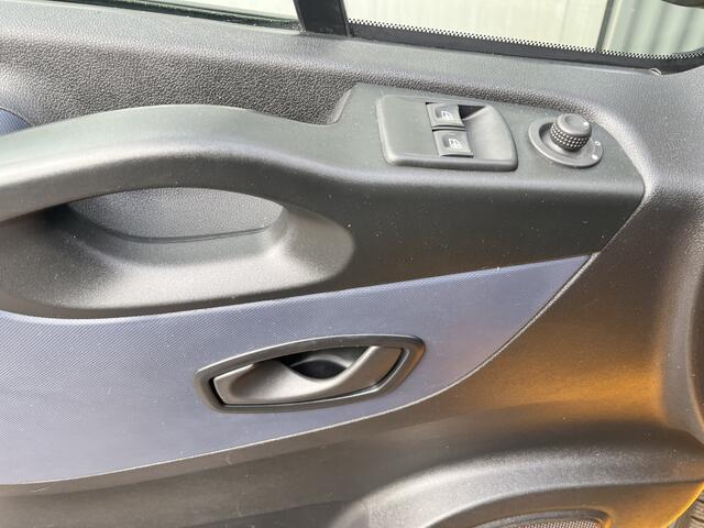 Opel VIVARO 1.6 CDTI L1H1 Airco Cruise control Trekhaak 200kg trekgewicht betimmering laadruimte Telefoonverbinding Schuifdeur 3-Persoons Euro 6 Bpm vrij voor particulier gebruik!!