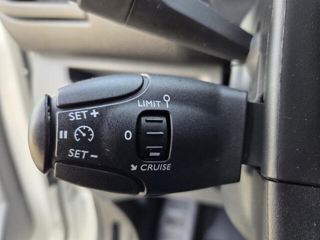 Opel VIVARO Vivaro-e L2 Innovation 50 kWh SNELLADER 9-Persoons Airco Cuisecontrol Accucertificaat aanwezig