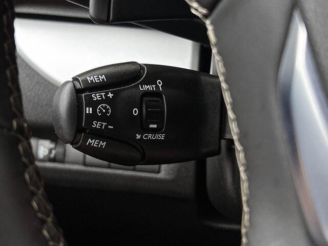 Opel VIVARO 145pk Automaat Dubbele Cabine L3H1 Navigatie Apple Carplay Cruise control Trekhaak