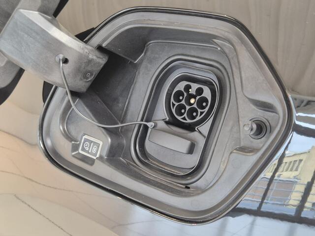 Opel e-Corsa Level 3 50 kWh 3 fase | Navigatie | Achteruitrijcamera | Stoel/Stuurverwarming | Keyless Entry | Apple Carplay/Android Auto |