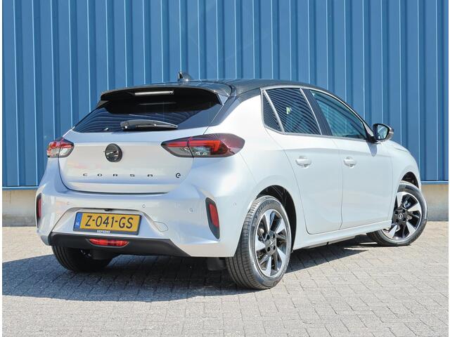 Opel e-Corsa Electric Long Range GS 51 kWh | AppleCarPlay/AndroidAuto | Climate Control | Camera | 16"LMV | Navigatie | FULL LED | Virt.Cockpit | Two-tone | Parkeersensoren Rondom | Armsteun | Isofix |