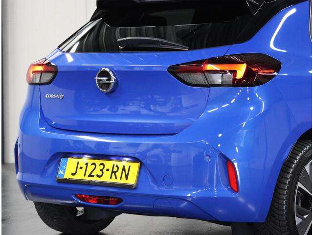 Opel e-Corsa Elegance 50 kWh 136PK | AppleCarplay/AndroidAuto | stoel & stuur verwarming | Climate Control | Cruise Control | 10"scherm | Camera | Navigatie | LM velgen | Keyless | Two-Tone | LED | Parkeersensoren |