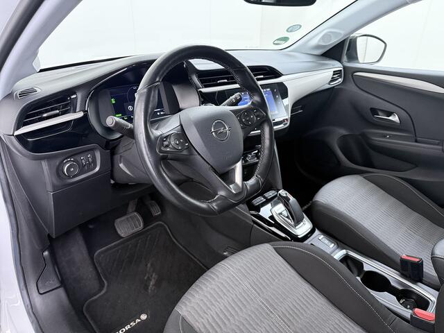 Opel e-Corsa Edition+ 50kWh Warmtepomp Fase 3 Laden Navi Stoel+Stuurverwarming 360°Camera Two-Tone Lak Ecc Navi Pack Parkeer Pack Pdc DAB Lmv 16" Privacy Glas Led Isofix Regen-Lichtsensor LaneAssist Origineel Nederlandse Auto SOH 89% Zeer compleet!