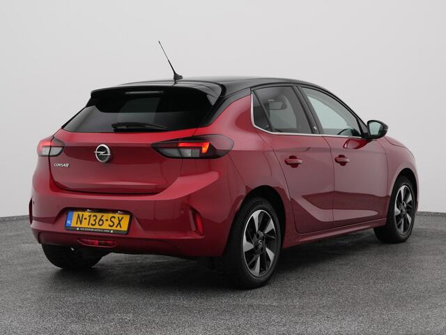 Opel e-Corsa Elegance 50 kWh | CAMERA | CARPLAY | STOEL- EN STUURVERW.