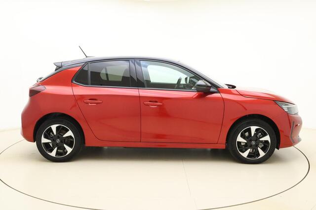 Opel e-Corsa Electric Long Range Yes 51 kWh | Navigatie via Carplay | Zwart dak | Stoel & Stuurverwarming | Climate control | Lichtmetalen velgen