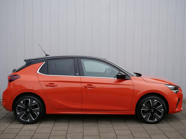 Opel e-Corsa Elegance 50 kWh 136 Pk 1-Fase Automaat Navi / DAB / Apple Carplay / Leer / Trekhaak alleen voor fietsendrager / SOH 88,6 %