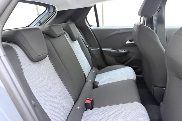 Opel e-Corsa Electric Long Range Business Edition 51 kWh | DEMO | Apple Carplay/ Android Auto | Climate control | Camera | Parkeersensoren | Dodehoek detectie | Cruise Control | Warmtepomp