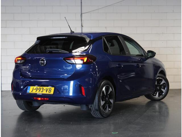 Opel e-Corsa Edition 50 kWh 136PK | ACCU 92% | 3 FASE | Glazen dak | AppleCarPlay/AndroidAuto | Camera | Climate Control | Winterpakket | AUTOMAAT | Armsteun | Isofix | Privacy Glass | Parkeersensoren |