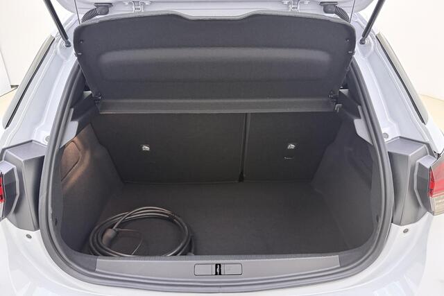 Opel e-Corsa Electric Long Range GS 51 kWh | Climate control | NIEUW | tot 429km WLTP | 100kW snelladen | Stoel- & stuurverwarming | Camera | Apple Carplay/Android Auto