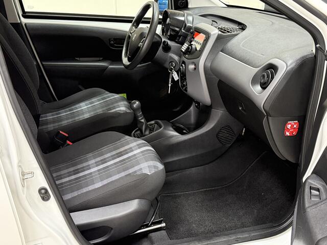 Peugeot 108 1.0 e-VTi Active/ 5-Drs/ Airco/ C.V. Afstand/ Elek. Ramen/ Isofix/ Bluetooth/ Multi. Stuur/ AUX & USB/ Mistl./ Getint glas/ LED Dagrijverl.