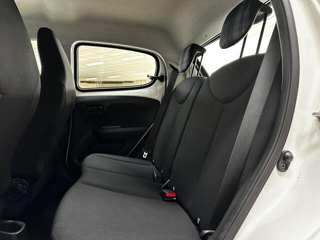 Peugeot 108 1.0 e-VTi Active/ 5-Drs/ Airco/ C.V. Afstand/ Elek. Ramen/ Isofix/ Bluetooth/ Multi. Stuur/ AUX & USB/ Mistl./ Getint glas/ LED Dagrijverl.