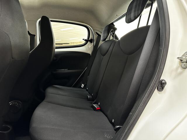Peugeot 108 1.0 e-VTi Active/ 5-Drs/ Airco/ C.V. Afstand/ Elek. Ramen/ Isofix/ Bluetooth/ Multi. Stuur/ AUX & USB/ Mistl./ Getint glas/ LED Dagrijverl.