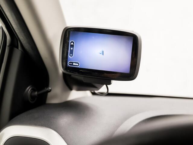 Peugeot 108 1.0 e-VTi Sport (5 DEURS, NAVIGATIE, AIRCO, ELEK RAMEN, SPORTSTOELEN, NIEUWE APK, XENON, NIEUWSTAAT)