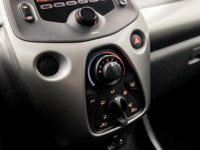 Peugeot 108 1.0 e-VTi Sport (5 DEURS, NAVIGATIE, AIRCO, ELEK RAMEN, SPORTSTOELEN, NIEUWE APK, XENON, NIEUWSTAAT)
