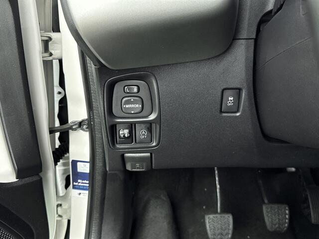 Peugeot 108 1.0 68 pk Allure | Navigatie | Airco | Bluetooth | LED | Buitenspiegels elektrisch verstel -en verwarmbaar | 15"LMV | Goed Onderhouden! |