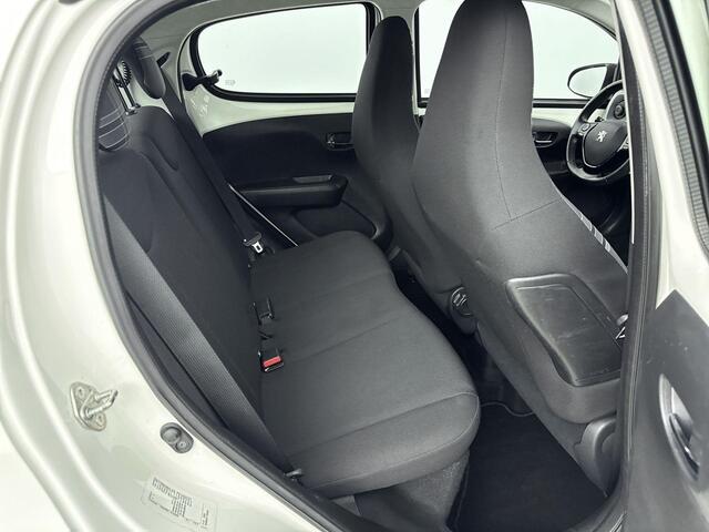 Peugeot 108 1.0 68 pk Allure | Navigatie | Airco | Bluetooth | LED | Buitenspiegels elektrisch verstel -en verwarmbaar | 15"LMV | Goed Onderhouden! |