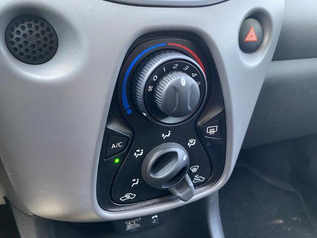 Peugeot 108 BWJ 11-2018 | 1.0 e-VTi 73PK Active | AIRCO | AUDIO | PRIVACY GLASS | LEDEREN STUUR | BLUE TOOTH | MISTLAMPEN |