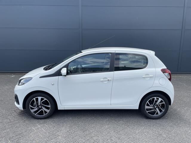 Peugeot 108 72pk Allure (Camera - Automatische Airco - Keyless Entry - Navigatie via APP - Lichtmetalen velgen incl 4s)