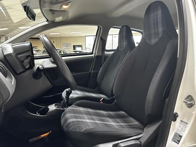 Peugeot 108 1.0 e-VTi Active /5-Drs! /Airco /Elek. ramen voor /C.V. afstand /Bluetooth /AUX & USB /Isofix /Bumpers in kleur!