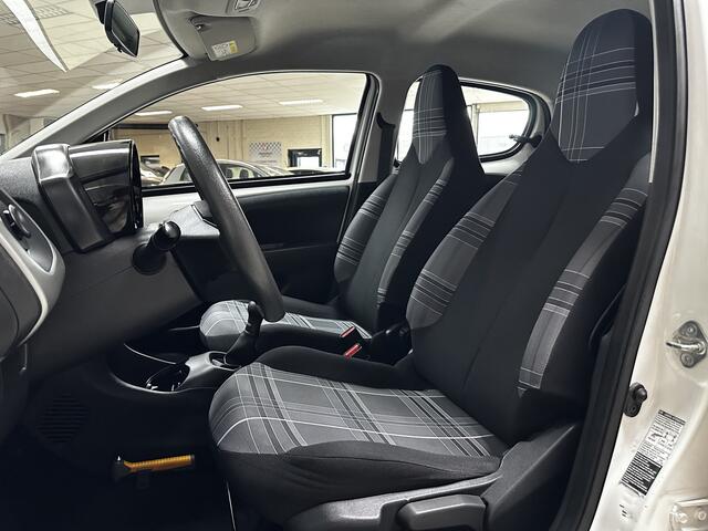 Peugeot 108 1.0 e-VTi Active /5-Drs! /Airco /Elek. ramen voor /C.V. afstand /Bluetooth /AUX & USB /Isofix /Bumpers in kleur!