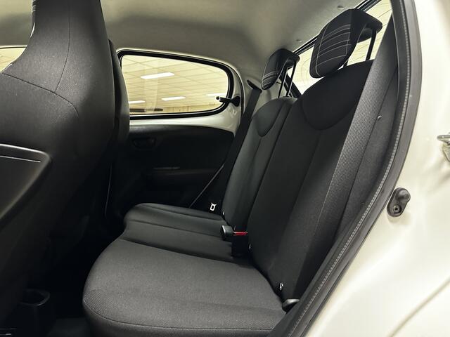 Peugeot 108 1.0 e-VTi Active /5-Drs! /Airco /Elek. ramen voor /C.V. afstand /Bluetooth /AUX & USB /Isofix /Bumpers in kleur!