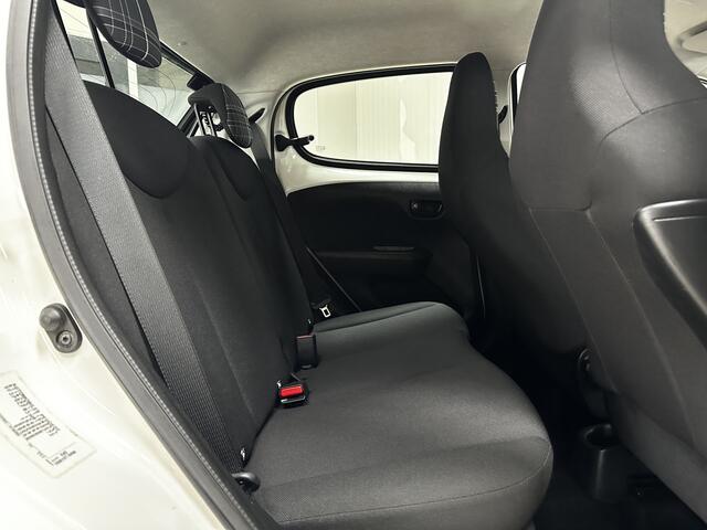 Peugeot 108 1.0 e-VTi Active /5-Drs! /Airco /Elek. ramen voor /C.V. afstand /Bluetooth /AUX & USB /Isofix /Bumpers in kleur!
