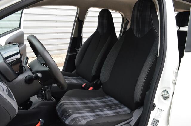 Peugeot 108 1.0 e-VTi Active O.a: PDC, Airco, Centr, Vergr, Bluetooth, Rijklaar, Etc. All-in prijs!