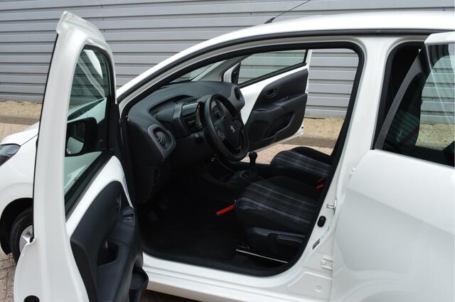 Peugeot 108 1.0 e-VTi Active O.a: PDC, Airco, Centr, Vergr, Bluetooth, Rijklaar, Etc. All-in prijs!