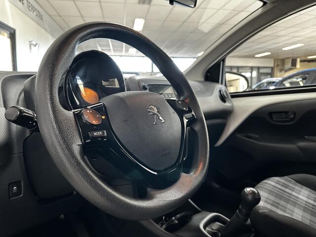 Peugeot 108 1.0 e-VTi Active/ 5-Drs/ Airco/ C.V. Afstand/ Elek. Ramen/ Isofix/ Bluetooth/ Multi. Stuur/ AUX & USB/ Mistl./ Getint glas/ LED Dagrijverl.