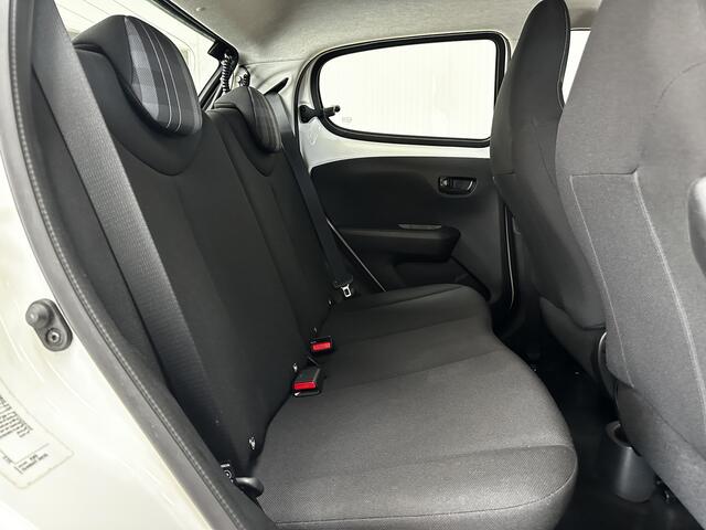 Peugeot 108 1.0 e-VTi Active/ 5-Drs/ Airco/ C.V. Afstand/ Elek. Ramen/ Isofix/ Bluetooth/ Multi. Stuur/ AUX & USB/ Mistl./ Getint glas/ LED Dagrijverl.