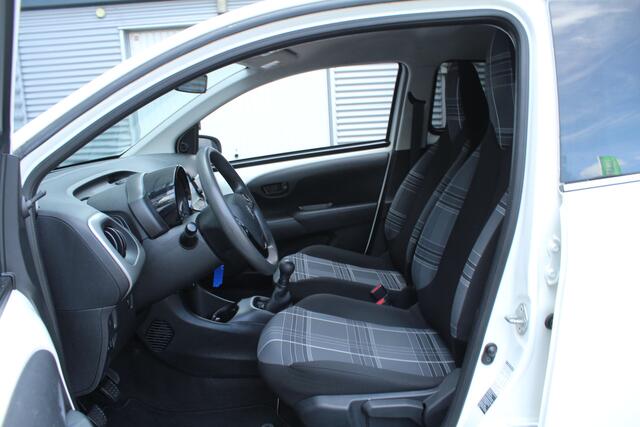 Peugeot 108 1.0 e-VTi 70pk Active NL-Auto NAP Airco 15"LMV CPV El. Ramen