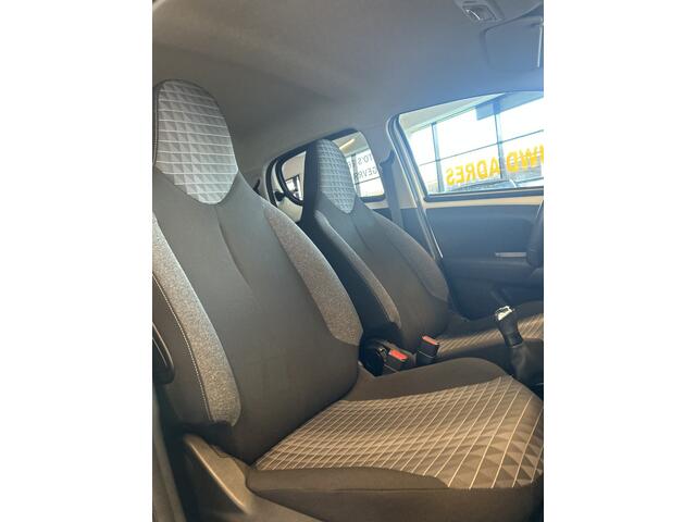 Peugeot 108 1.0 e-VTi Allure | Apple carplay | Achteruitrijcamera | Climate control | LM Velgen | Elek. ramen | LED dagrijverlichting