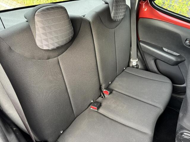 Peugeot 108 Allure 1.0 e-VTi 72PK 5DRS Climate control, Navigatie, Achteruitrijcamera, Apple Carplay, Android Auto