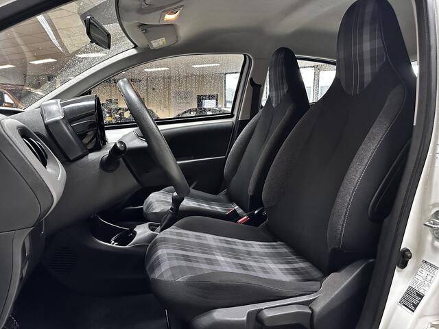 Peugeot 108 1.0 e-VTi Active/ /5-Drs! /Airco /Elek. ramen voor /C.V. afstand /Radio /Bluetooth /AUX & USB /Isofix /LED Dagrijverl. /Mistlampen.