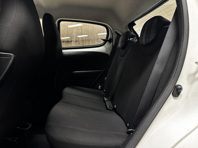 Peugeot 108 1.0 e-VTi Active/ /5-Drs! /Airco /Elek. ramen voor /C.V. afstand /Radio /Bluetooth /AUX & USB /Isofix /LED Dagrijverl. /Mistlampen.