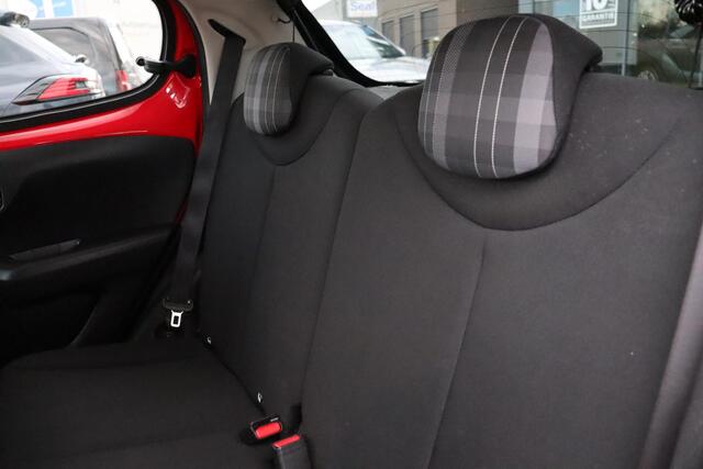 Peugeot 108 1.0 e-VTi Allure Automaat, Apple Carplay, Airco, Elektrische verstelbare spiegels, Exterieur Chroom Details, Privacy Glass