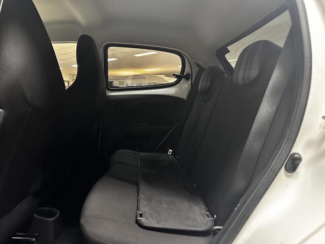 Peugeot 108 1.0 e-VTi Style/ Airco/ C.V. Afstand/ Elek. pakket/ Isofix/ Bluetooth/ Multi. Stuur/ Mistl./ LED Dagrijverl./ Extra getint glas.