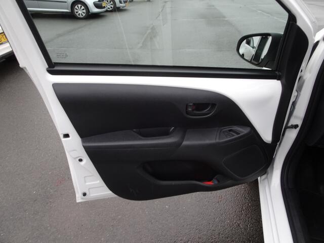 Peugeot 108 1.0 e-VTi Active Airco, mistlampen, dagrijverlichting, extra donker glas achter, elektrische ramen, centrale vergrendeling, enz.