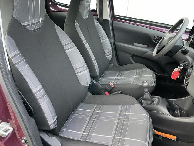 Peugeot 108 1.0 e-VTi Envy / Airco / Telefoon / Radio CD / CDV / Elektrisch bedienbare ramen / Airbags.