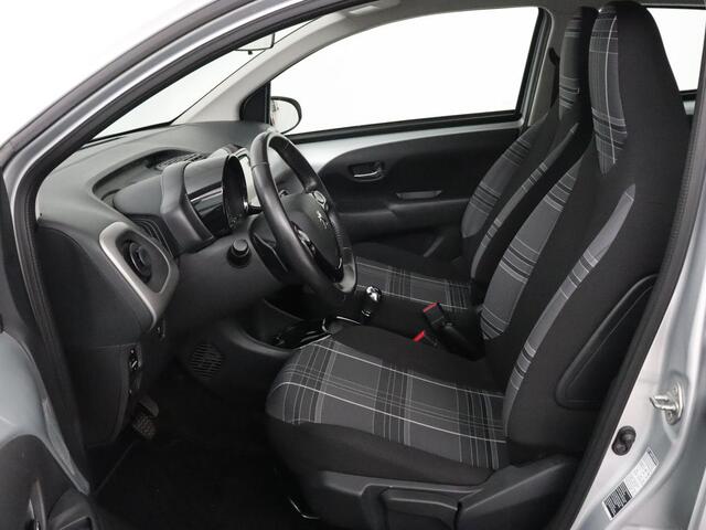 Peugeot 108 1.0 VTi Allure | 58.700km NAP | Camera | Climate control | Elektrische ramen | Bluetooth | Centrale vergrendeling | LED | Getint glas