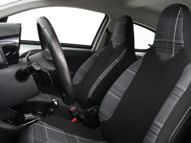 Peugeot 108 1.0 VTi Allure | 58.700km NAP | Camera | Climate control | Elektrische ramen | Bluetooth | Centrale vergrendeling | LED | Getint glas